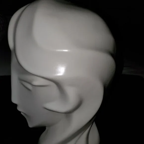 ART DECO STYLE HEAD SCULPTURE - Picture 2 of 6
